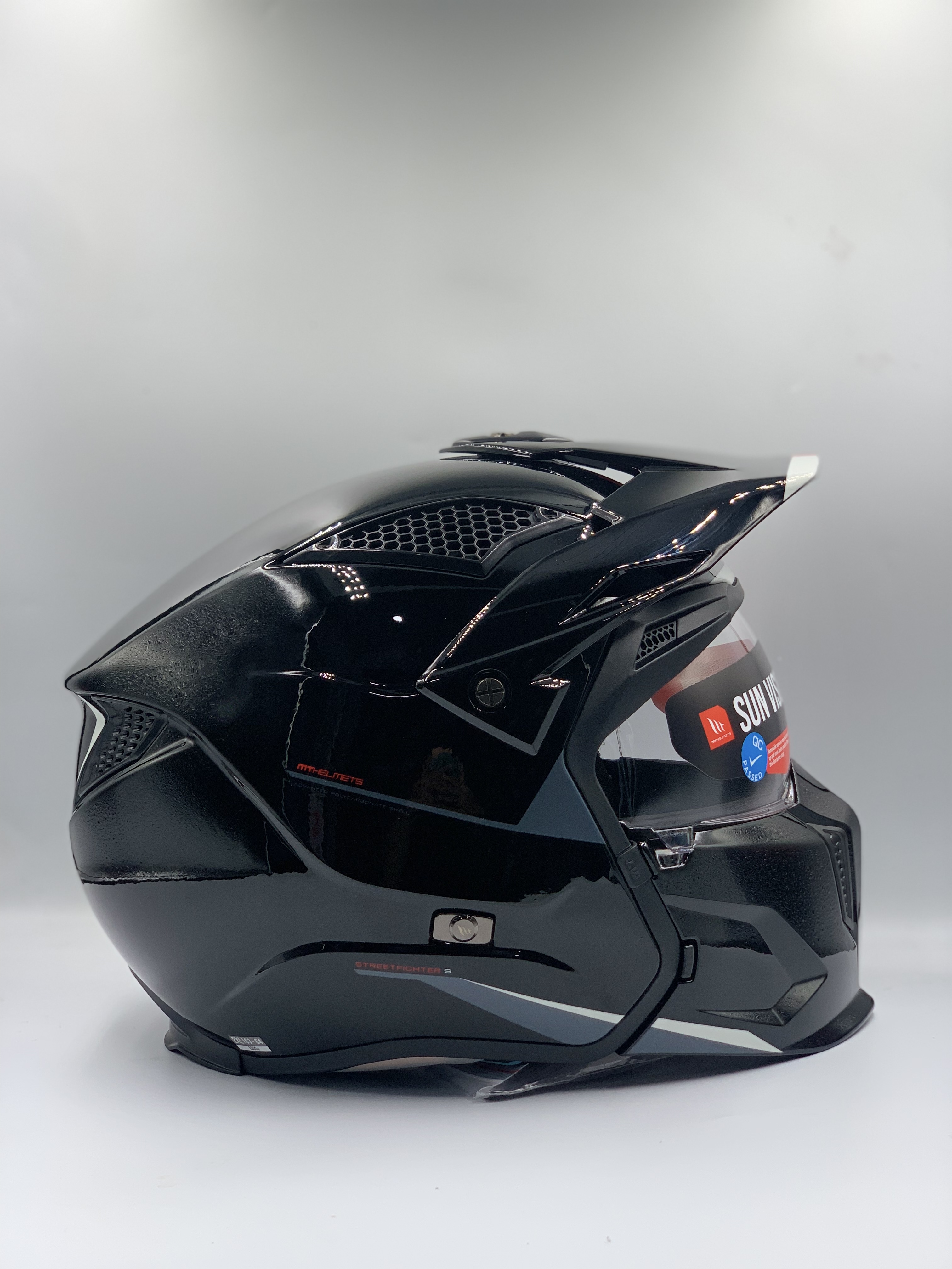 MT Street Fighter Solid A1 Gloss Black (ECE 22.06)